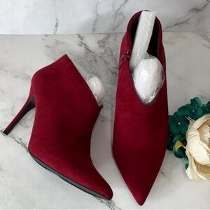 Get out!!!! Journee Collection did it again!  This is a staple heel !!​​​​